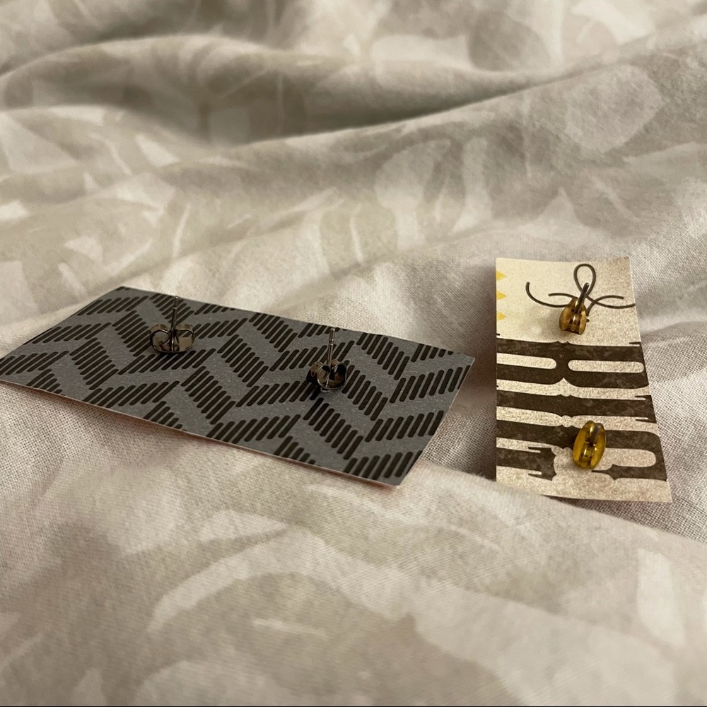 FREE W BUNDLE - 2 pairs of dark silver gray chrome metallic stud earrings - Picture 2 of 2